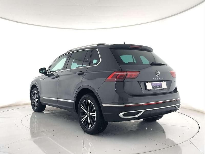 Usata VW Tiguan Elegance 150 CV (110 kW) 2020 Grigio pastello SUV