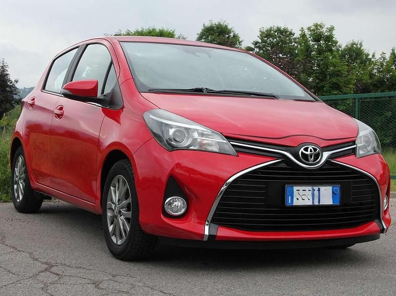 Usata Toyota Yaris Hybrid Active 101 CV (74 kW) 2019 Rosso Berlina