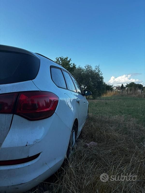 Usata Opel Astra 2011 Bianco Station wagon