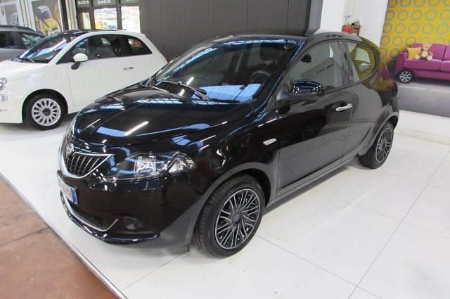 Usata Lancia Ypsilon Gold 70 CV (51 kW) 2021 Nero Utilitaria