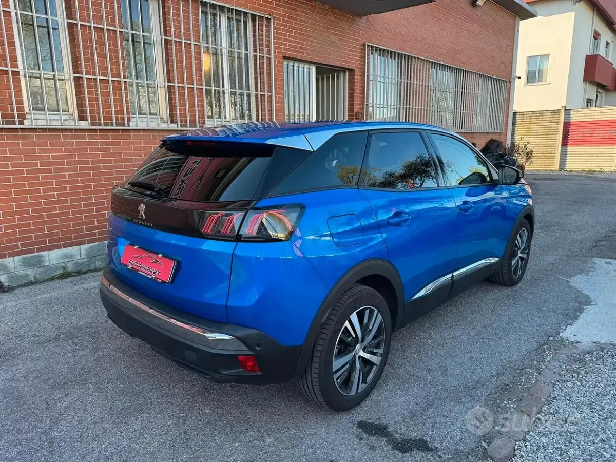 Usata Peugeot 3008 Allure 131 CV (96 kW) 2022 Blu/azzurro SUV
