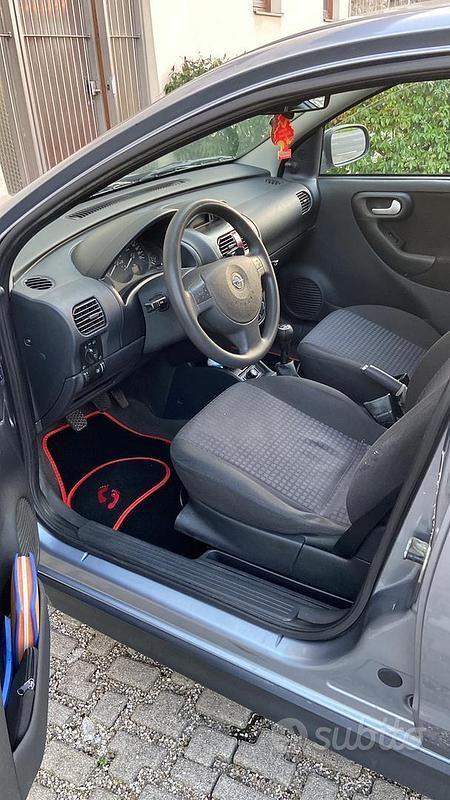 Usata Opel Corsa 80 CV (58 kW) 2005 Grigio Utilitaria