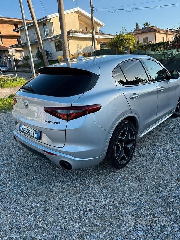Usata Alfa Romeo Stelvio 210 CV (154 kW) 2020 Grigio SUV