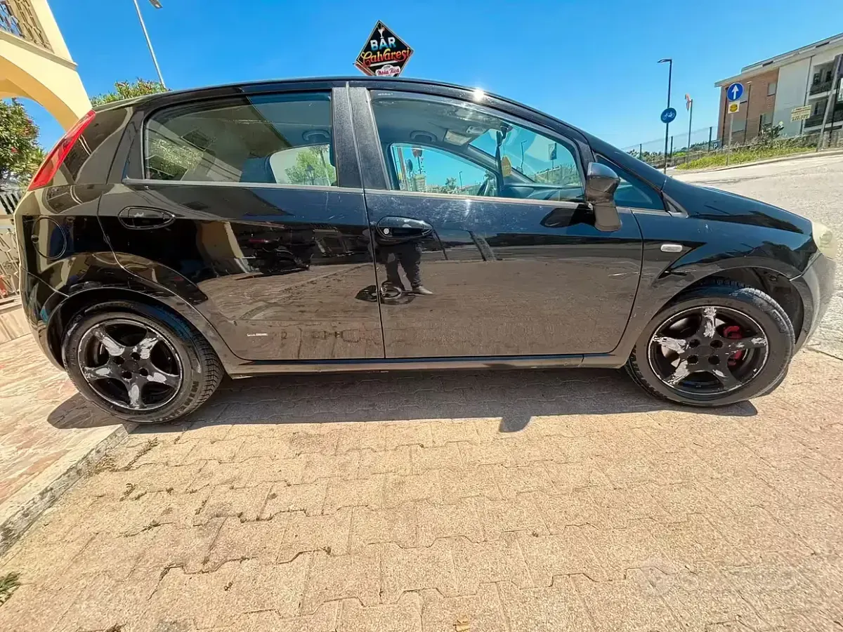 Usata Fiat Punto 90 CV (66 kW) 2006 Nero Utilitaria