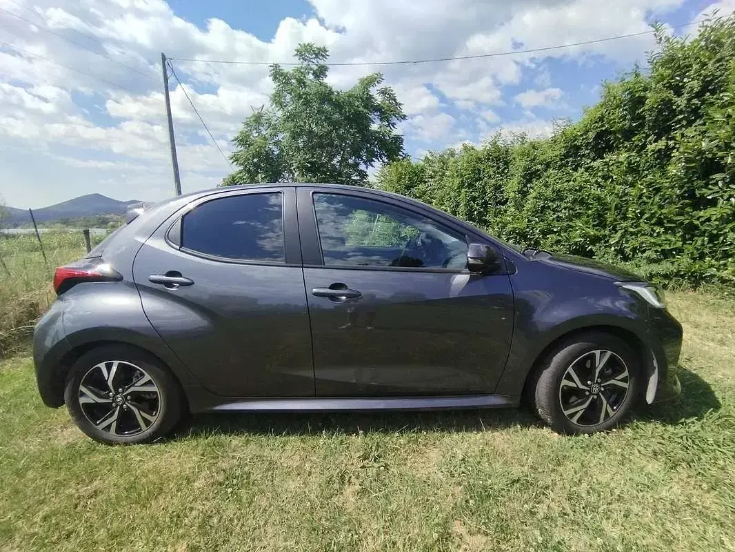 Usata Toyota Yaris Hybrid Trend 92 CV (67 kW) 2024 Nero Berlina
