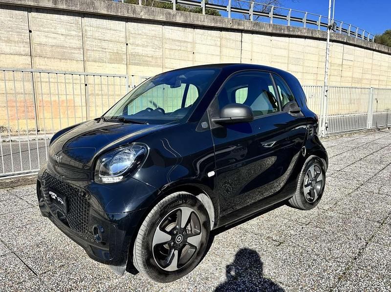Usata Smart ForTwo Coupé 41 kW (56 CV) 2020 Nero Utilitaria