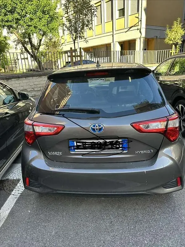 Usata Toyota Yaris Hybrid Style 75 CV (55 kW) 2019 Berlina
