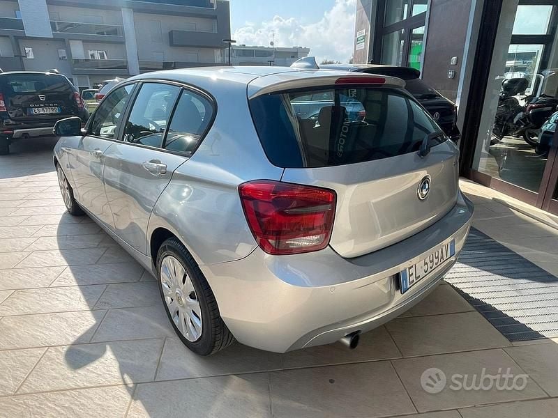 Usata BMW 116 Sport Line 135 CV (99 kW) 2012 Grigio Utilitaria