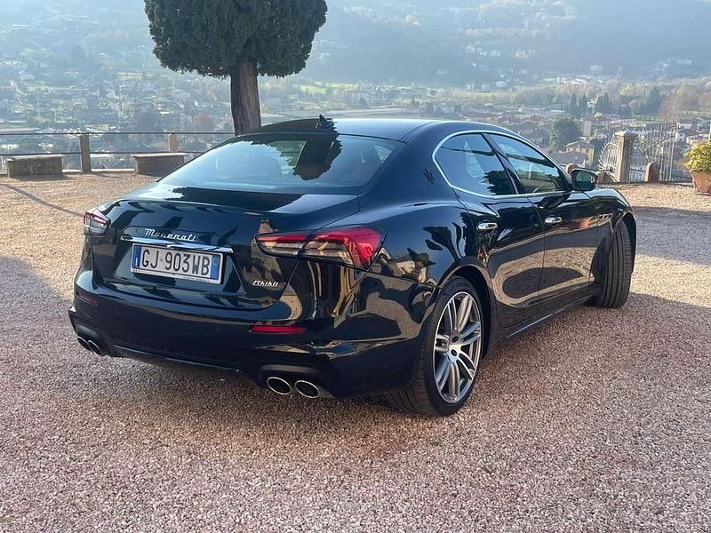 Usata Maserati Ghibli GT 330 CV (242 kW) 2022 Nero Berlina