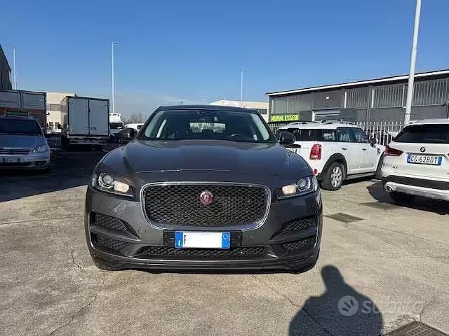 Usata Jaguar F-Pace Pure 180 CV (132 kW) 2018 Grigio scuro SUV