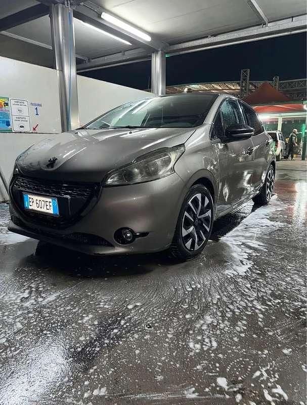 Usata Peugeot 208 Allure 95 CV (69 kW) 2013 Utilitaria