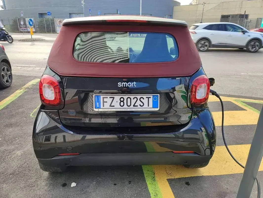 Usata Smart ForTwo Electric Drive Passion 41 kW (56 CV) 2019 Nero Cabrio