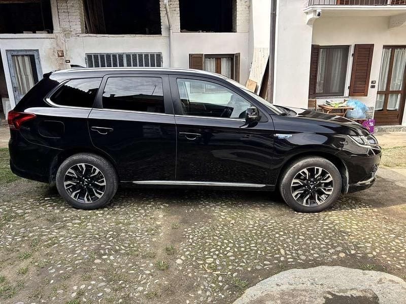 Usata Mitsubishi Outlander P-HEV Instyle 121 CV (88 kW) 2018 SUV