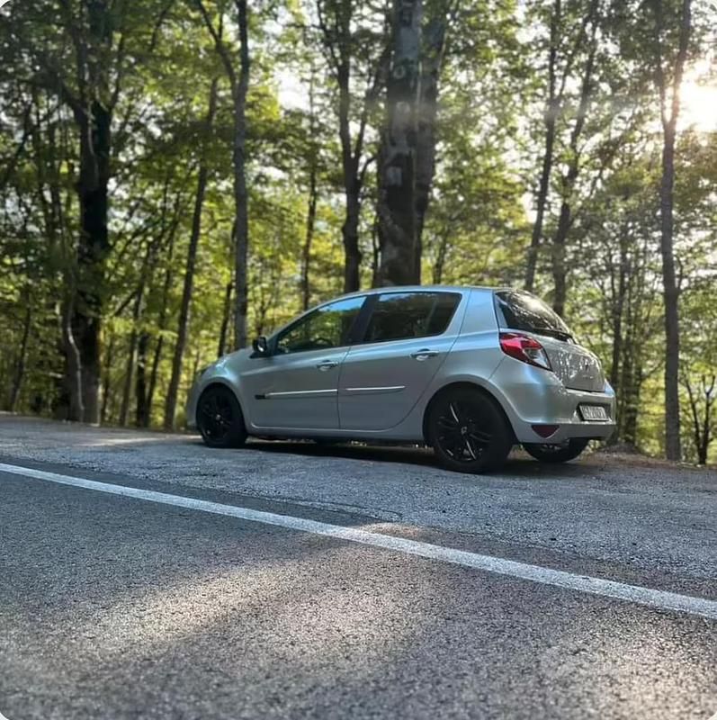 Usata Renault Clio II 70 CV (51 kW) 2010 Grigio Berlina