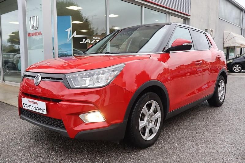Usata SsangYong Tivoli 116 CV (85 kW) 2016 Rosso(met.) SUV