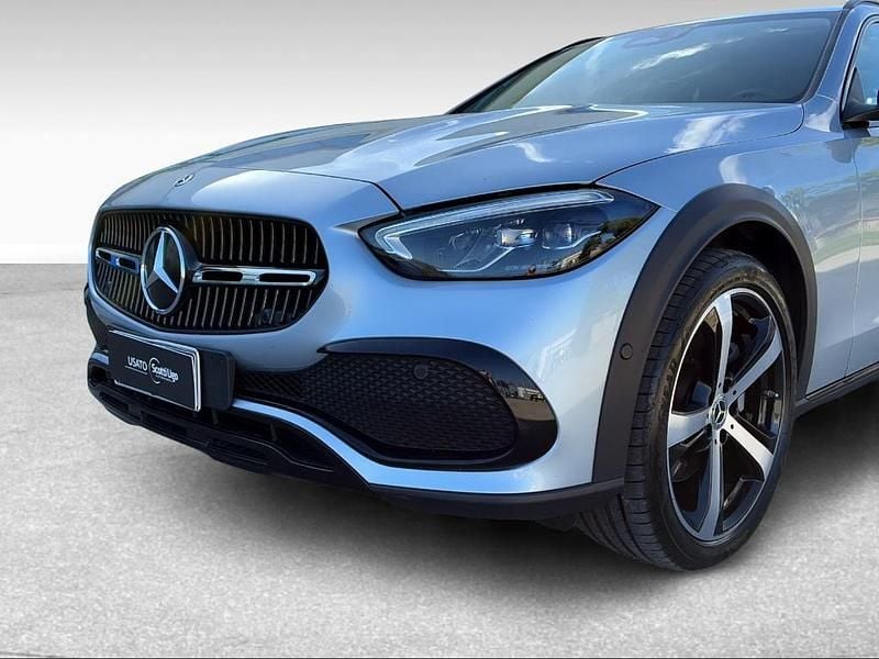 Usata Mercedes 220 Premium 200 CV (147 kW) 2022 Argento metallizzato Station wagon