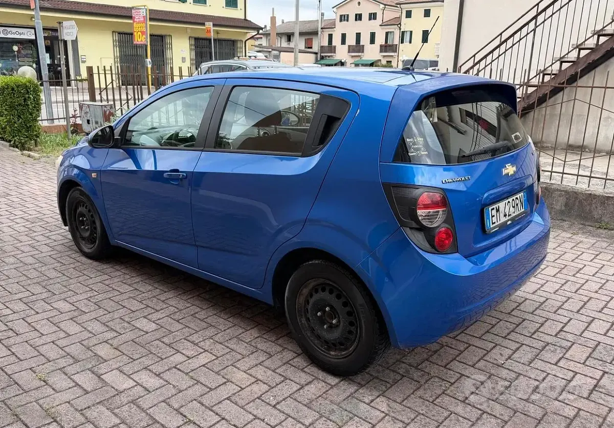 Usata Chevrolet Aveo 84 CV (61 kW) 2012 Blu Berlina