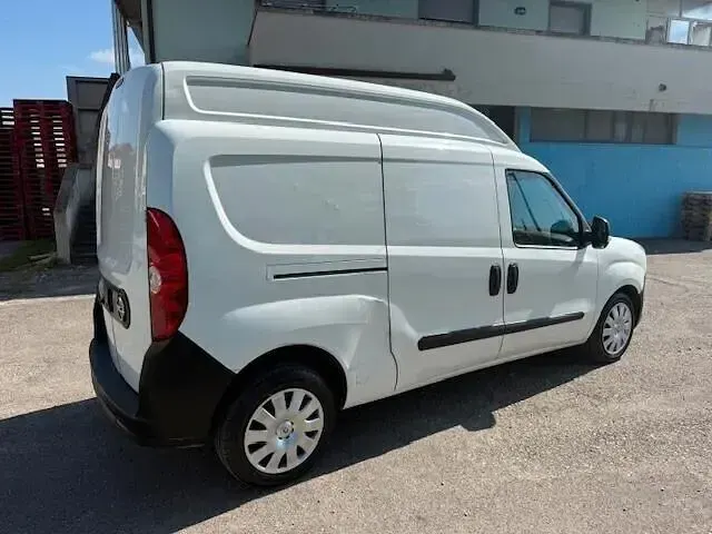 Usata Opel Combo 105 CV (77 kW) 2018 Bianco Monovolume