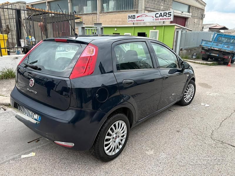 Usata Fiat Punto Young 75 CV (55 kW) 2015 Utilitaria