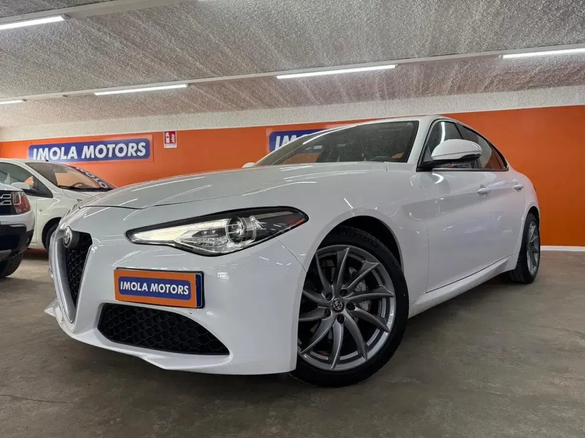 Usata Alfa Romeo Giulia 150 CV (110 kW) 2018 Bianco Berlina