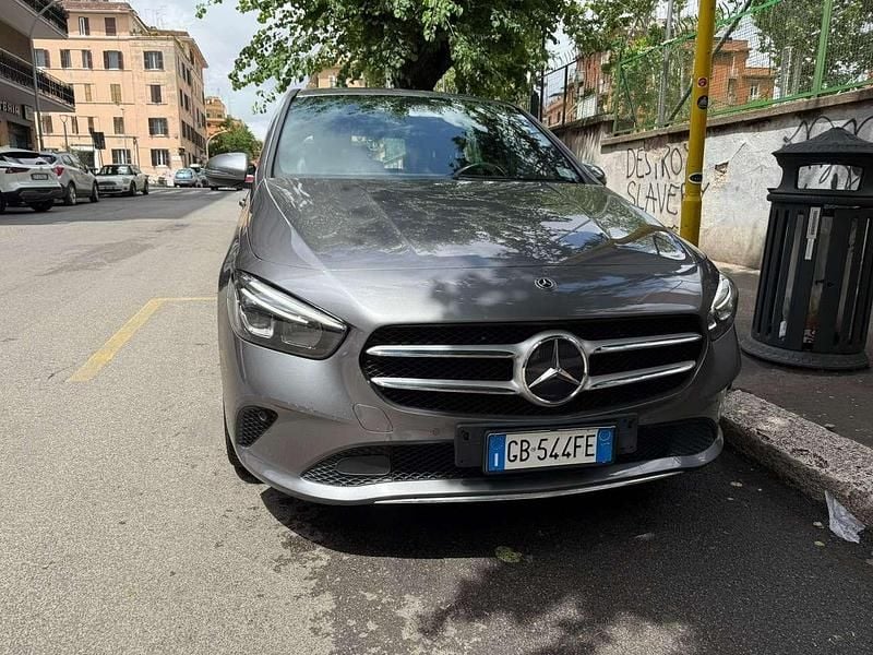 Usata Mercedes B180 116 CV (85 kW) 2019 Grigio Monovolume