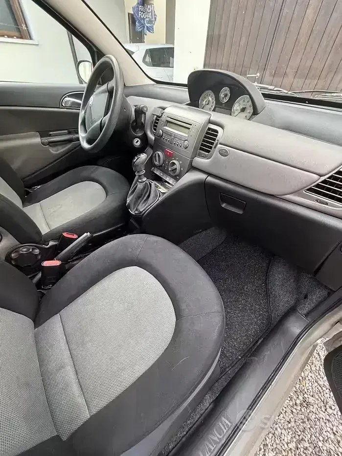 Usata Lancia Ypsilon 60 CV (44 kW) 2005 Grigio Utilitaria