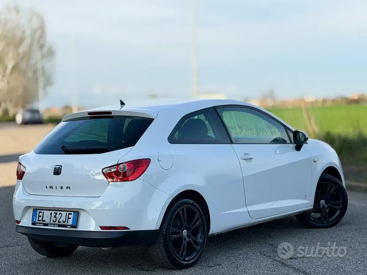 Usata Seat Ibiza Reference 69 CV (50 kW) 2012 Bianco Coupé
