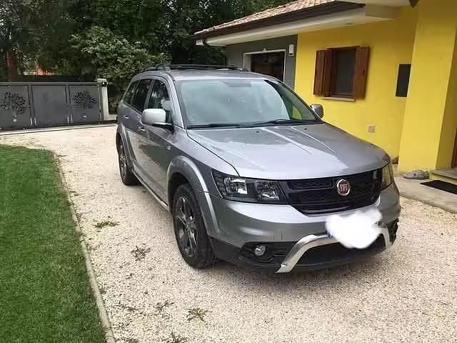Usata Fiat Freemont Cross 170 CV (125 kW) 2015 Grigio SUV