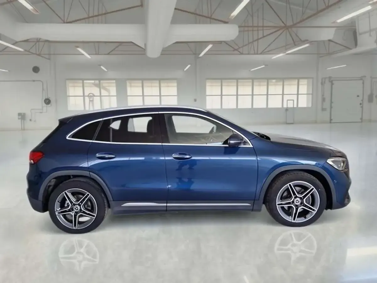 Usata Mercedes GLA200 Premium 150 CV (110 kW) 2021 Blu SUV