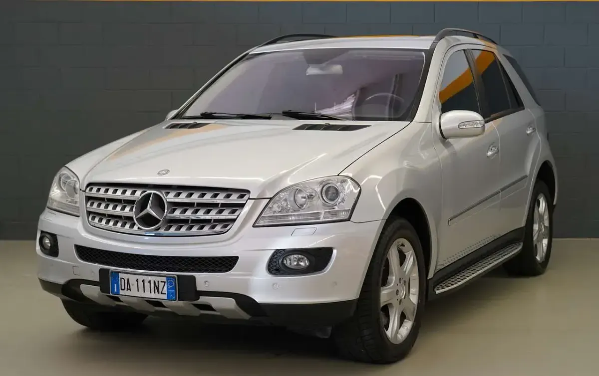 Usata Mercedes ML500 306 CV (225 kW) 2006 Argento SUV