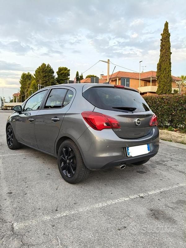 Usata Opel Corsa 90 CV (66 kW) 2017 Grigio Utilitaria