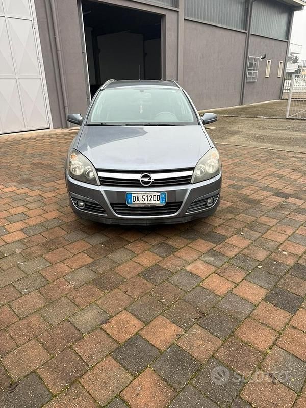 Usata Opel Astra Cosmo 101 CV (74 kW) 2006 Grigio Station wagon