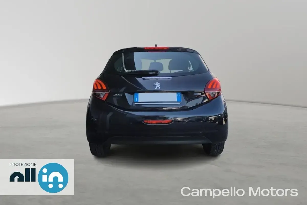 Usata Peugeot 208 Active 82 CV (60 kW) 2017 Bianco metallizzato Utilitaria