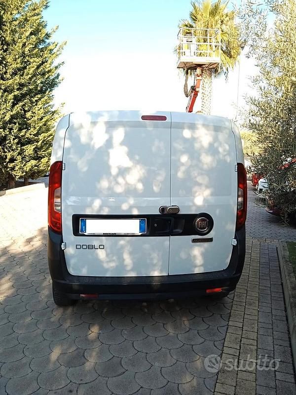 Usata Fiat Doblò 90 CV (66 kW) 2015 Bianco Monovolume
