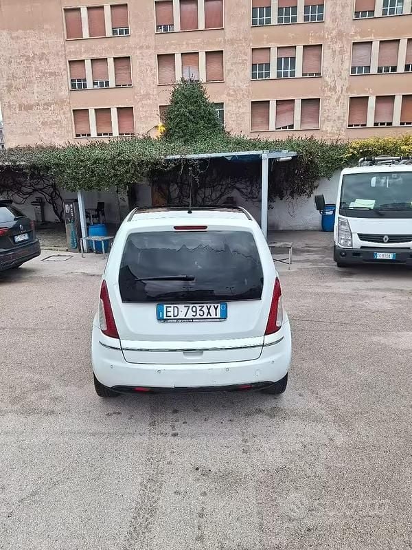 Usata Lancia Musa 90 CV (66 kW) 2010 Bianco Monovolume