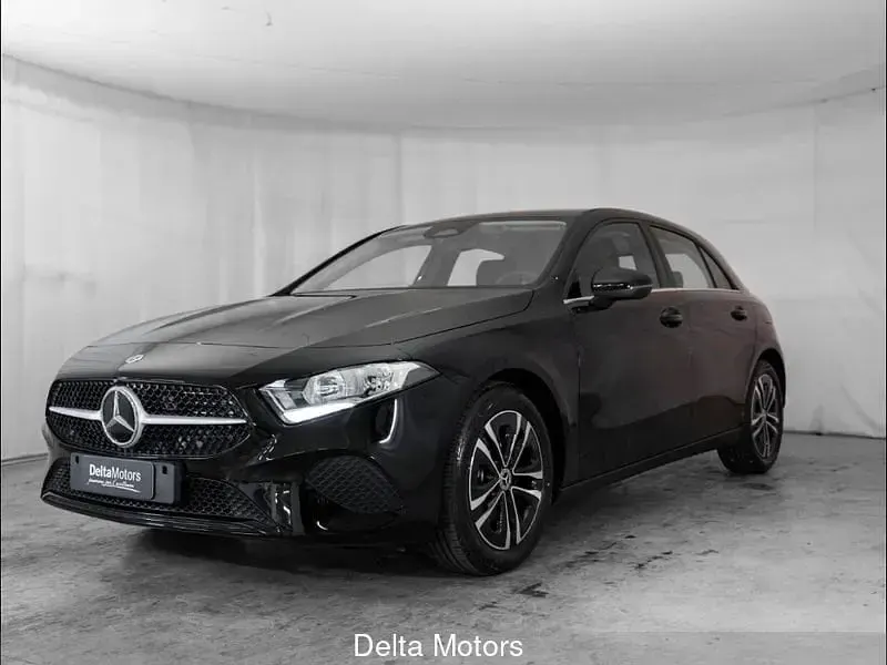 Nuova Mercedes A180 116 CV (85 kW) 2026 Nero Berlina