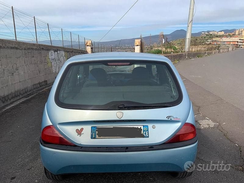 Usata Lancia 2000 60 CV (44 kW) 2000 Blu Berlina