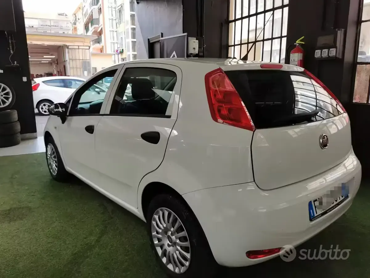Usata Fiat Punto Street 69 CV (50 kW) 2018 Bianco Utilitaria