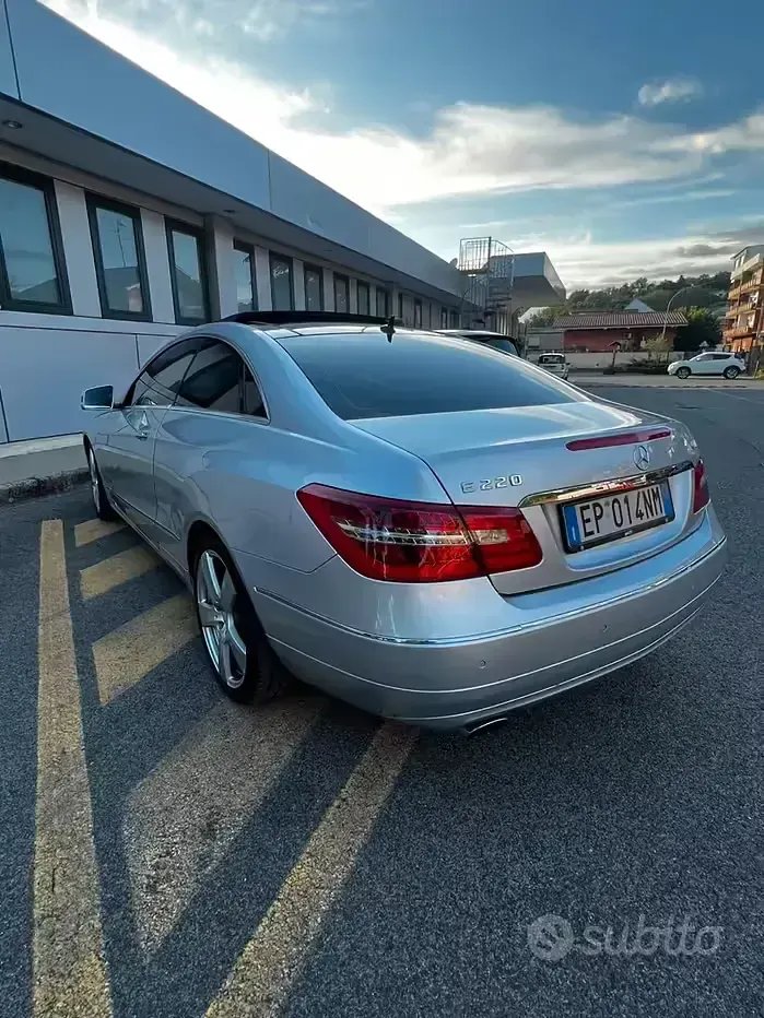 Usata Mercedes E220 170 CV (125 kW) 2013 Grigio Coupé