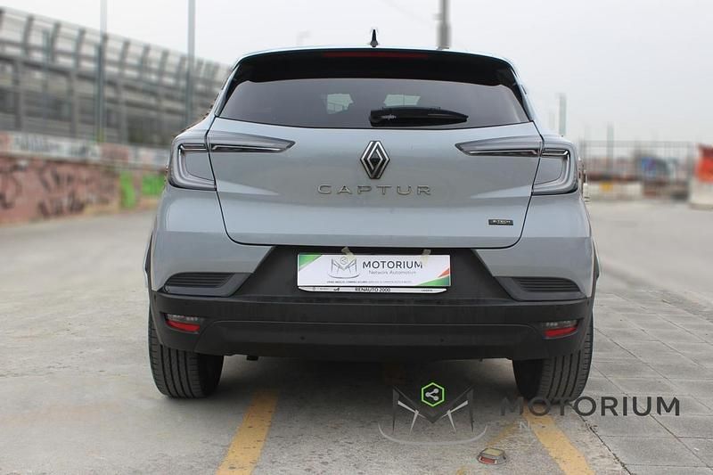 Usata Renault Captur Techno 145 CV (106 kW) 2024 Grigio SUV