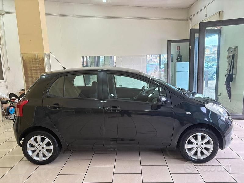 Usata Toyota Yaris 69 CV (50 kW) 2007 Nero Berlina