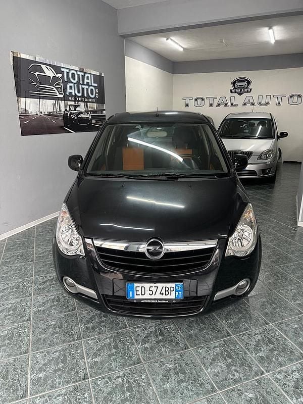 Usata Opel Agila Enjoy 86 CV (63 kW) 2010 Nero Utilitaria