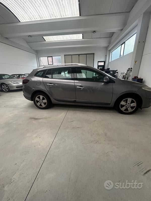Usata Renault Laguna GrandTour 110 CV (80 kW) 2010 Grigio Station wagon