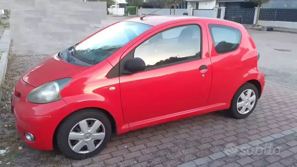 Brugt Toyota Aygo 68 HK (50 kW) 2009 Rød Hatchback