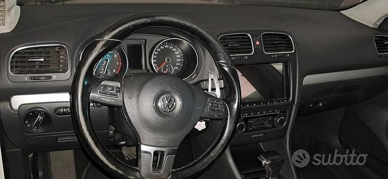 Usata VW Golf VI 122 CV (89 kW) 2010 Bianco Utilitaria