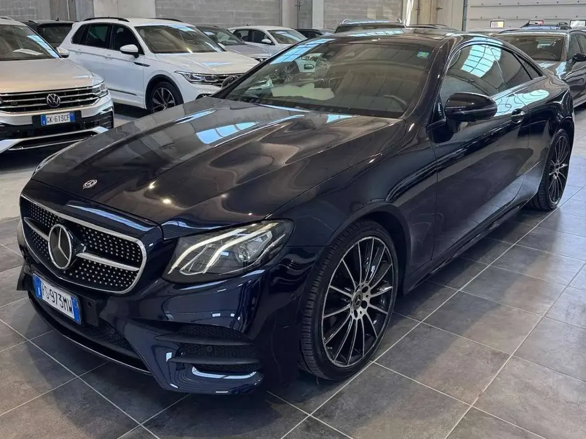 Usata Mercedes E220 Premium Plus 194 CV (142 kW) 2018 Blu/azzurro Coupé