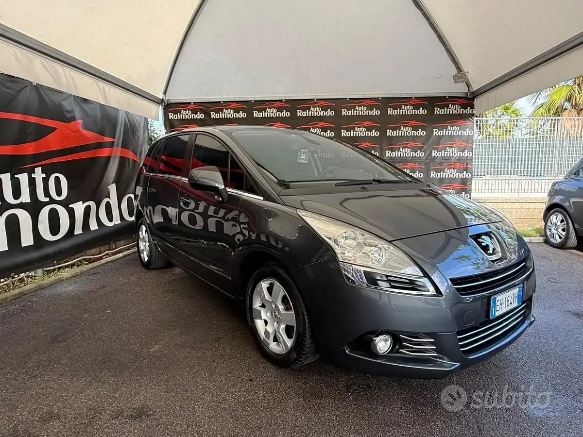 Usata Peugeot 5008 112 CV (82 kW) 2011 Grigio Monovolume