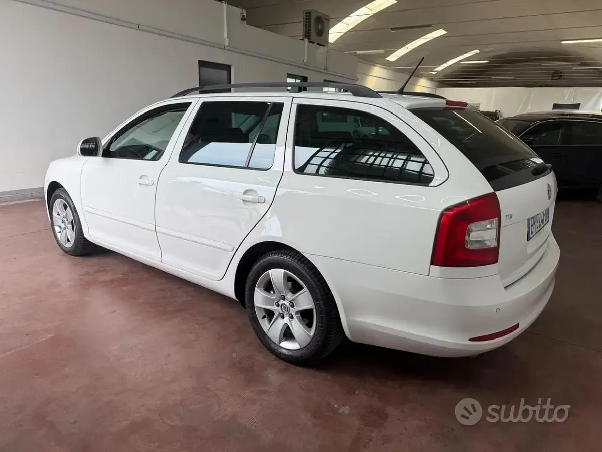 Usata Skoda Octavia Elegance 105 CV (77 kW) 2011 Bianco Station wagon