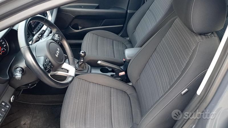 Usata Kia Stonic Urban 82 CV (60 kW) 2022 Grigio SUV