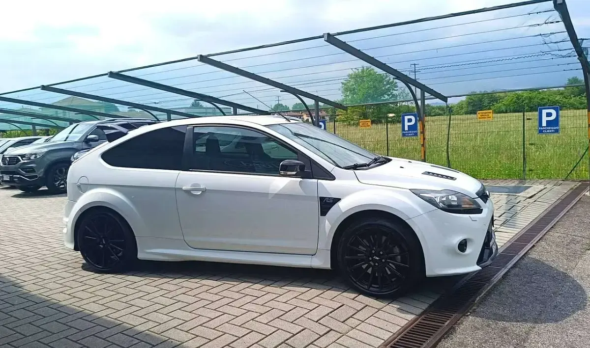 Usata Ford Focus RS 305 CV (224 kW) 2009 Bianco Berlina